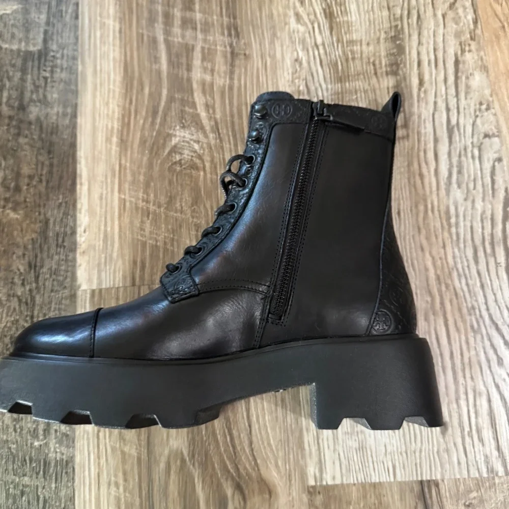NEW Tory Burch Lug Ankle Boot Womens 9 Black T Monogram Vachetta Leather 178112